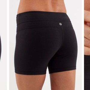 Black Lululemon Groove Short Size 6